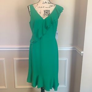 NWT Maggy London 💚 Green Ruffle V-Neck Dress 10